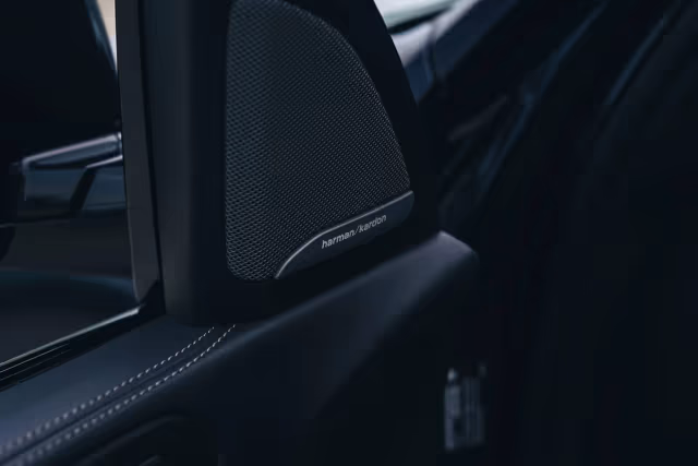 BMW X7 40i — przód ¾, wynajem w Warszawie