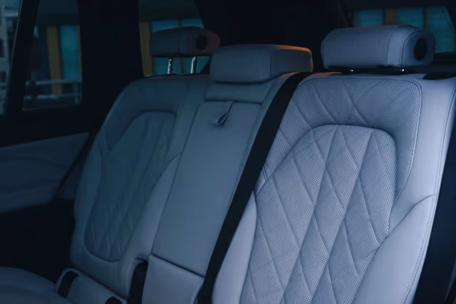 BMW X7 40i — wnętrze, wynajem w Warszawie