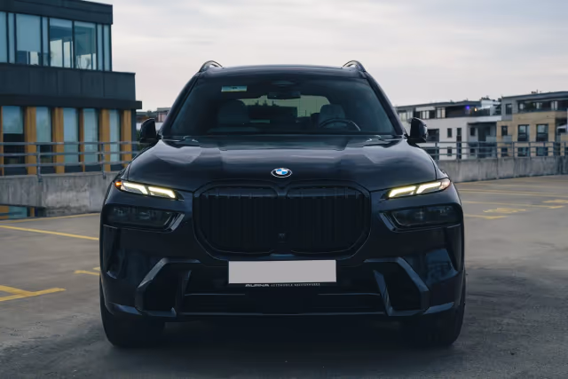 BMW X7 40i — wnętrze, wynajem w Warszawie