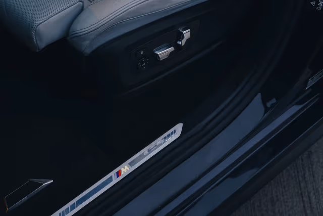 BMW X7 40i — koła, wynajem w Warszawie